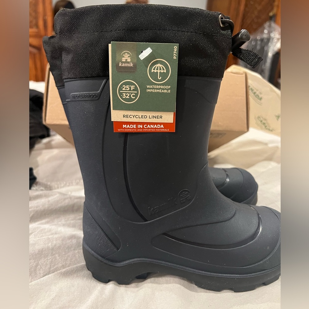 BNIB Kamik Snobuster kids waterproof Winter Boots